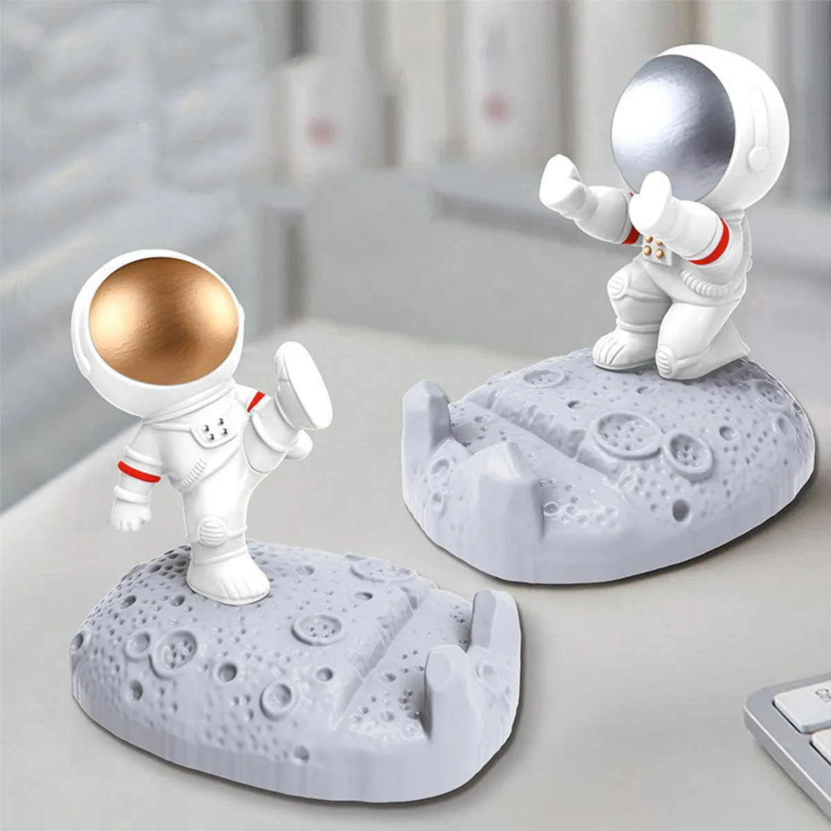 FancyDressWale Astronaut Mobile Phone Holder Desktop Decoration – Space-Themed Desk Accessory Kick up