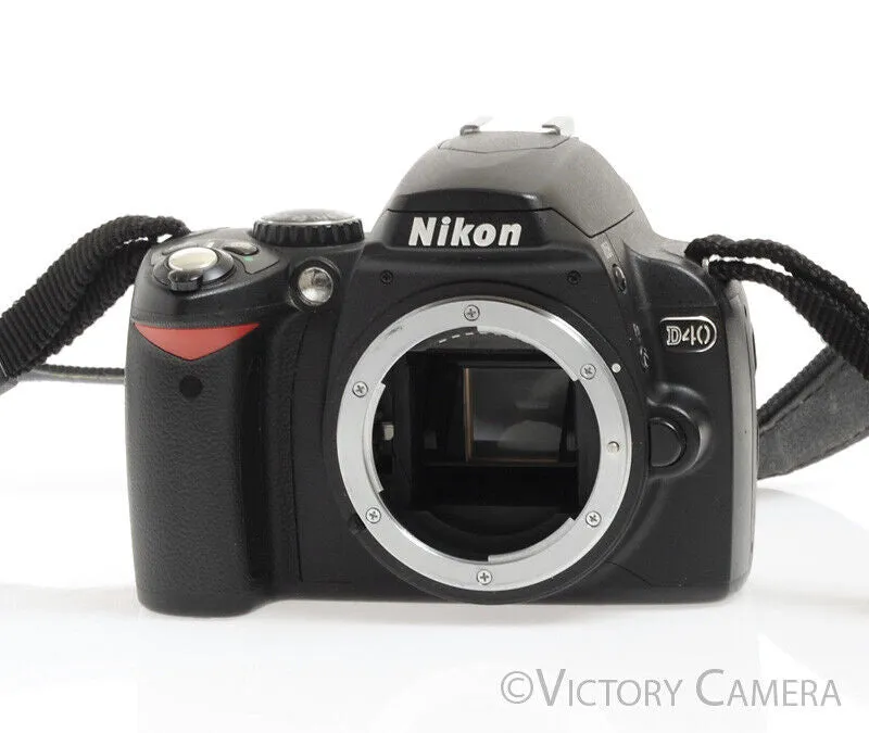 Nikon D40 Digital Camera Body with Charger -6600 Shutter Count-