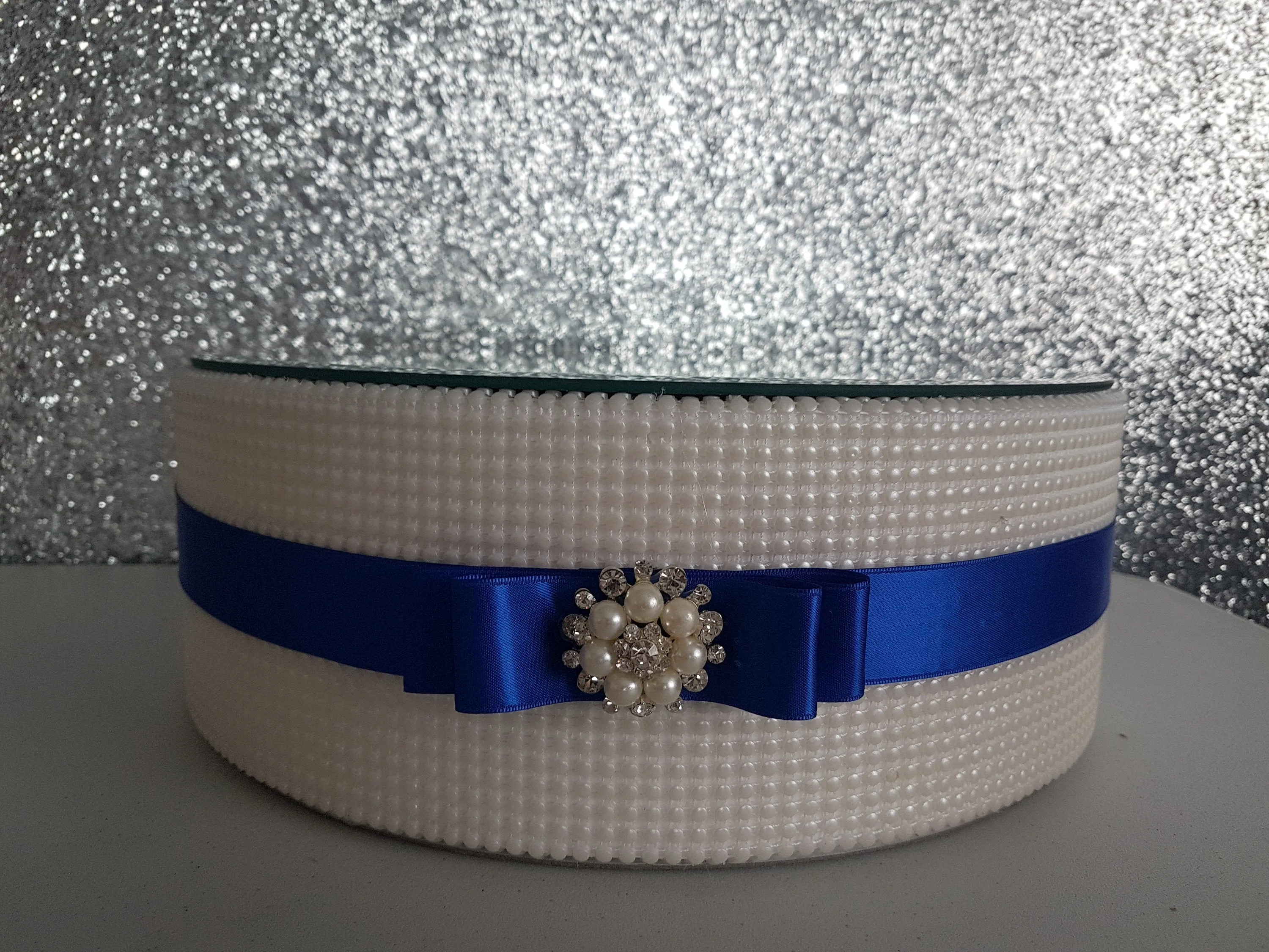 Pearl cake stand, cake holder with  any colour and Pearl brooch