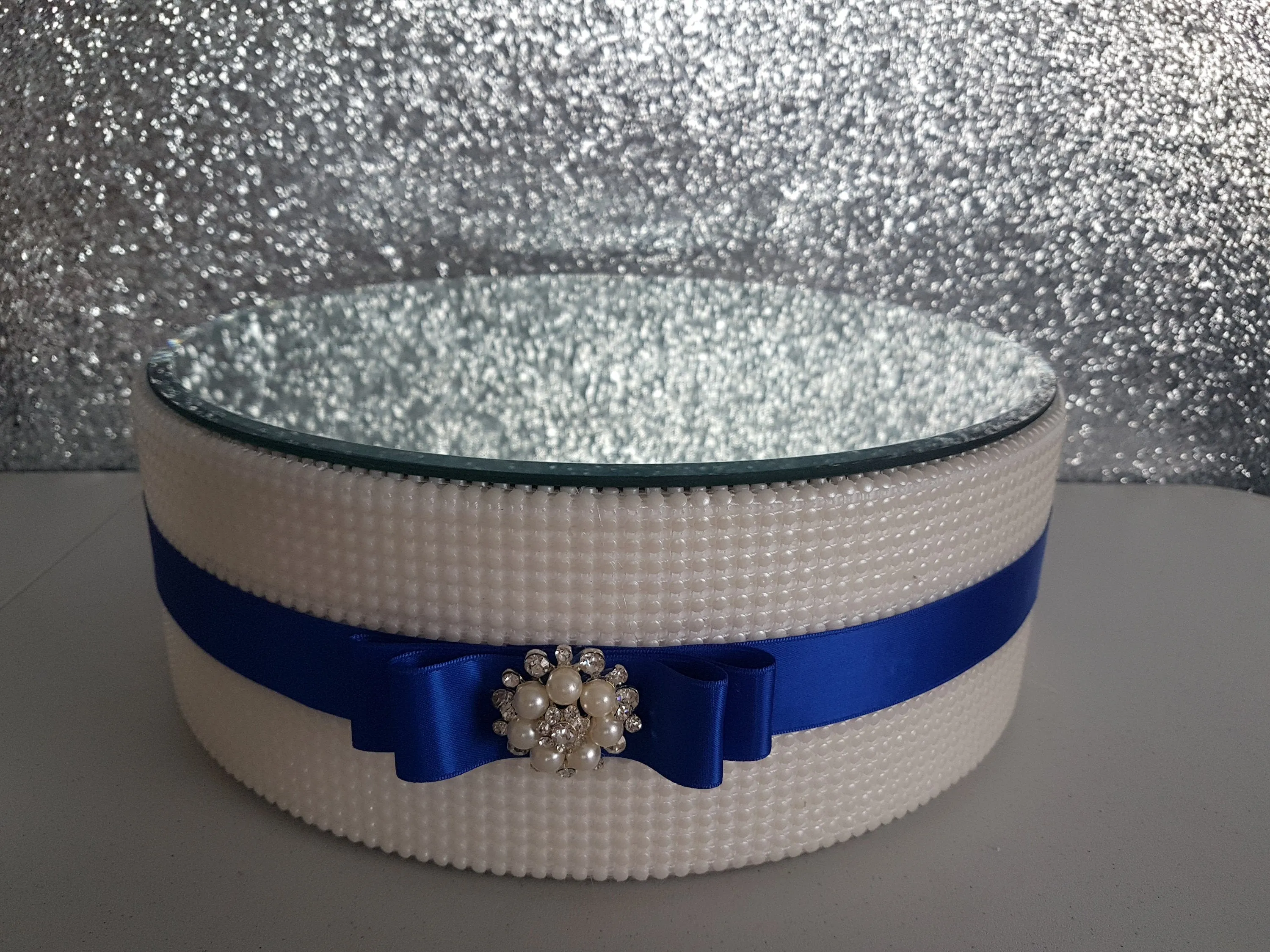 Pearl cake stand, cake holder with  any colour and Pearl brooch