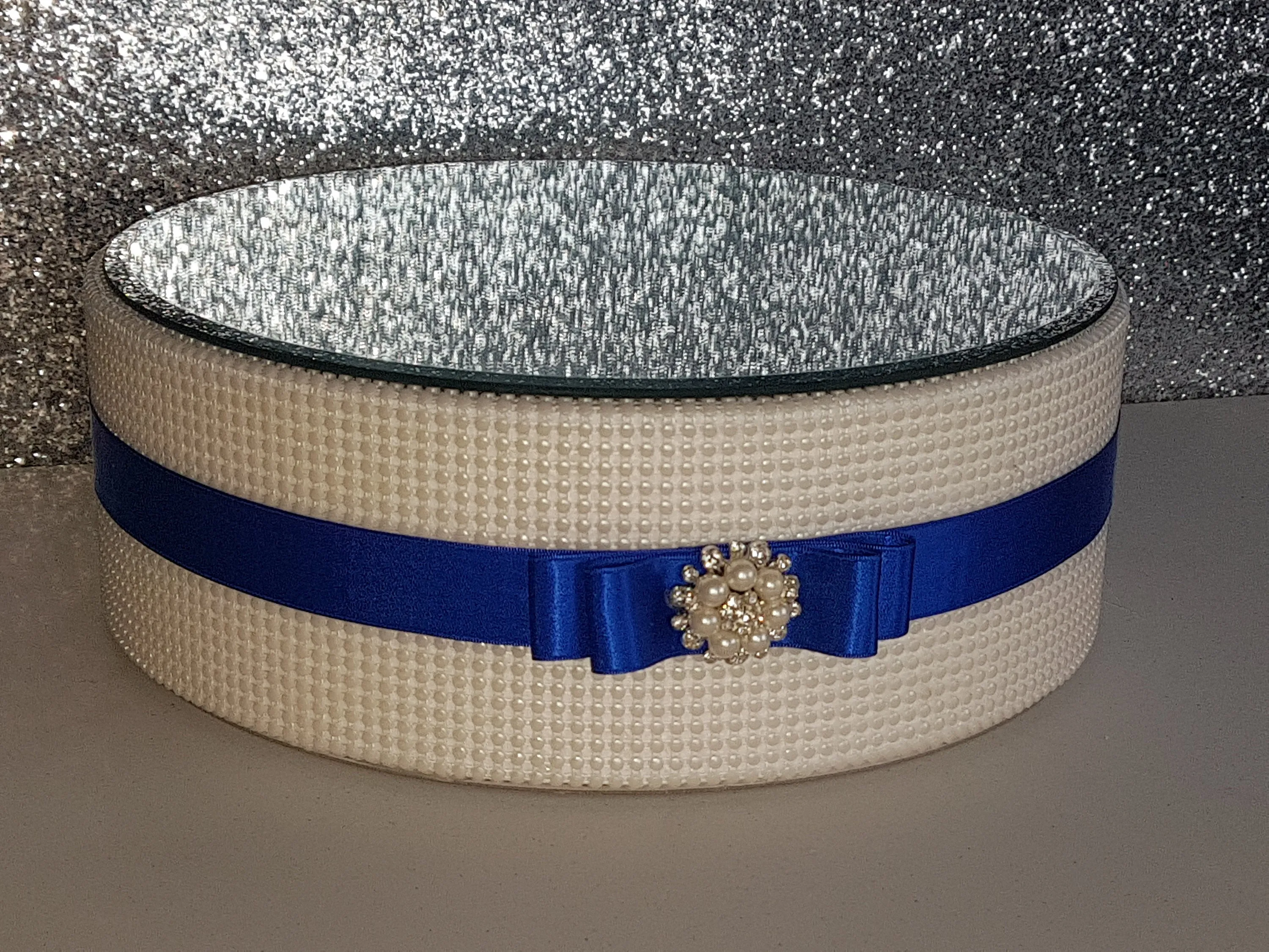 Pearl cake stand, cake holder with  any colour and Pearl brooch