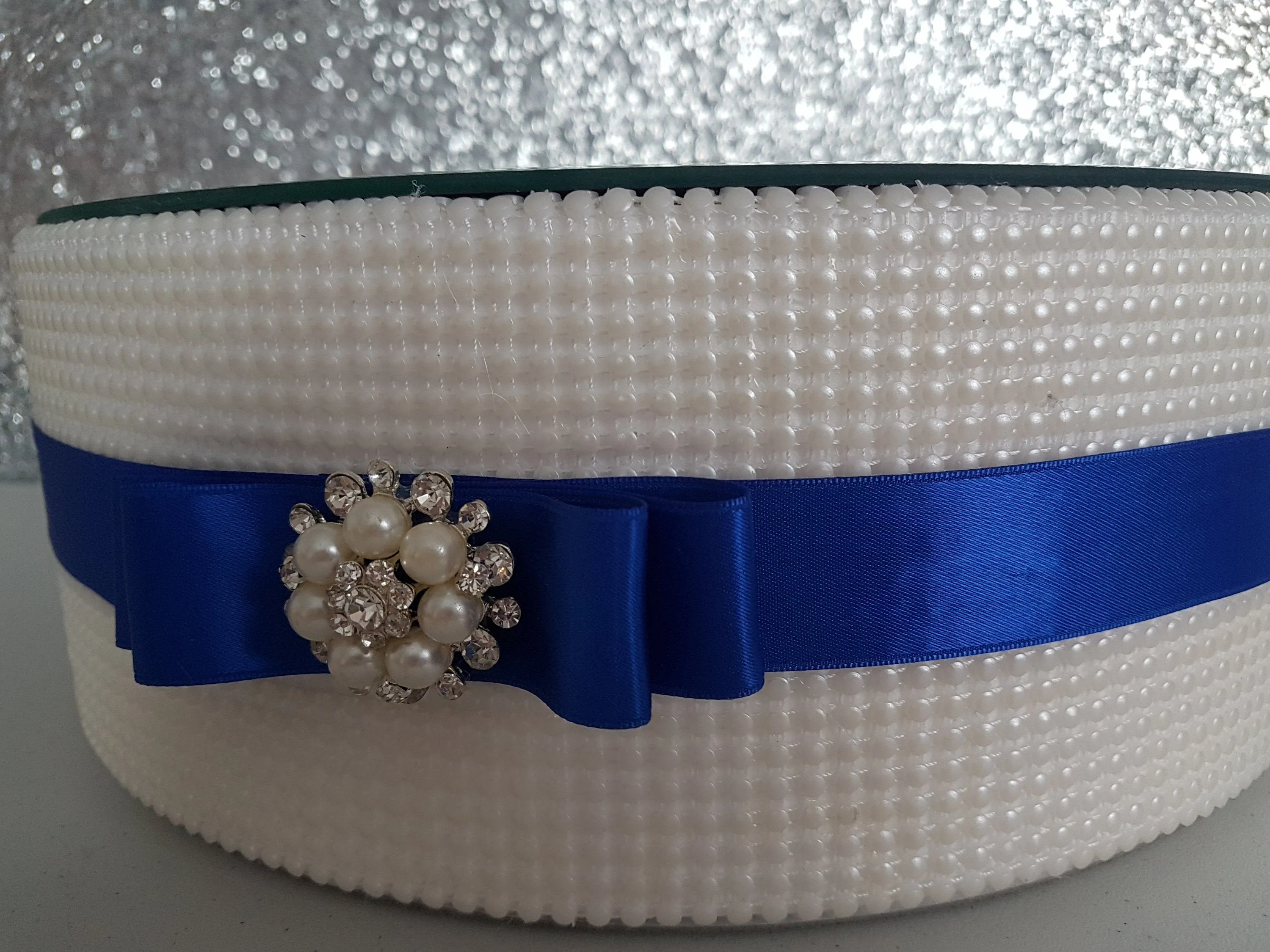 Pearl cake stand, cake holder with  any colour and Pearl brooch