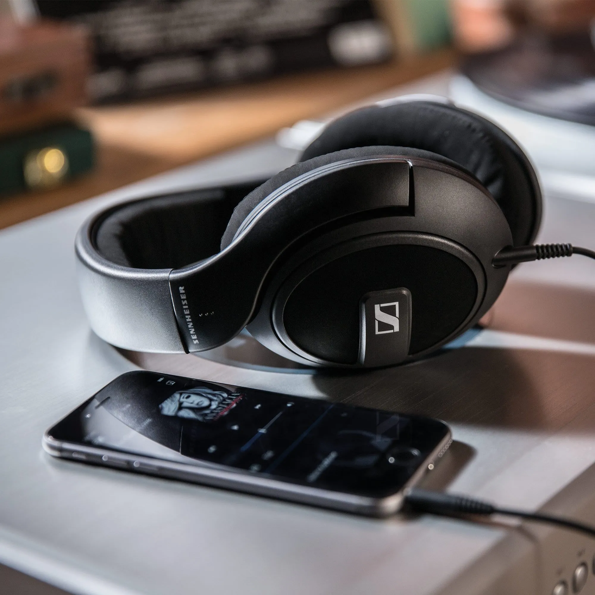 Sennheiser HD569 Closed Back Headphones