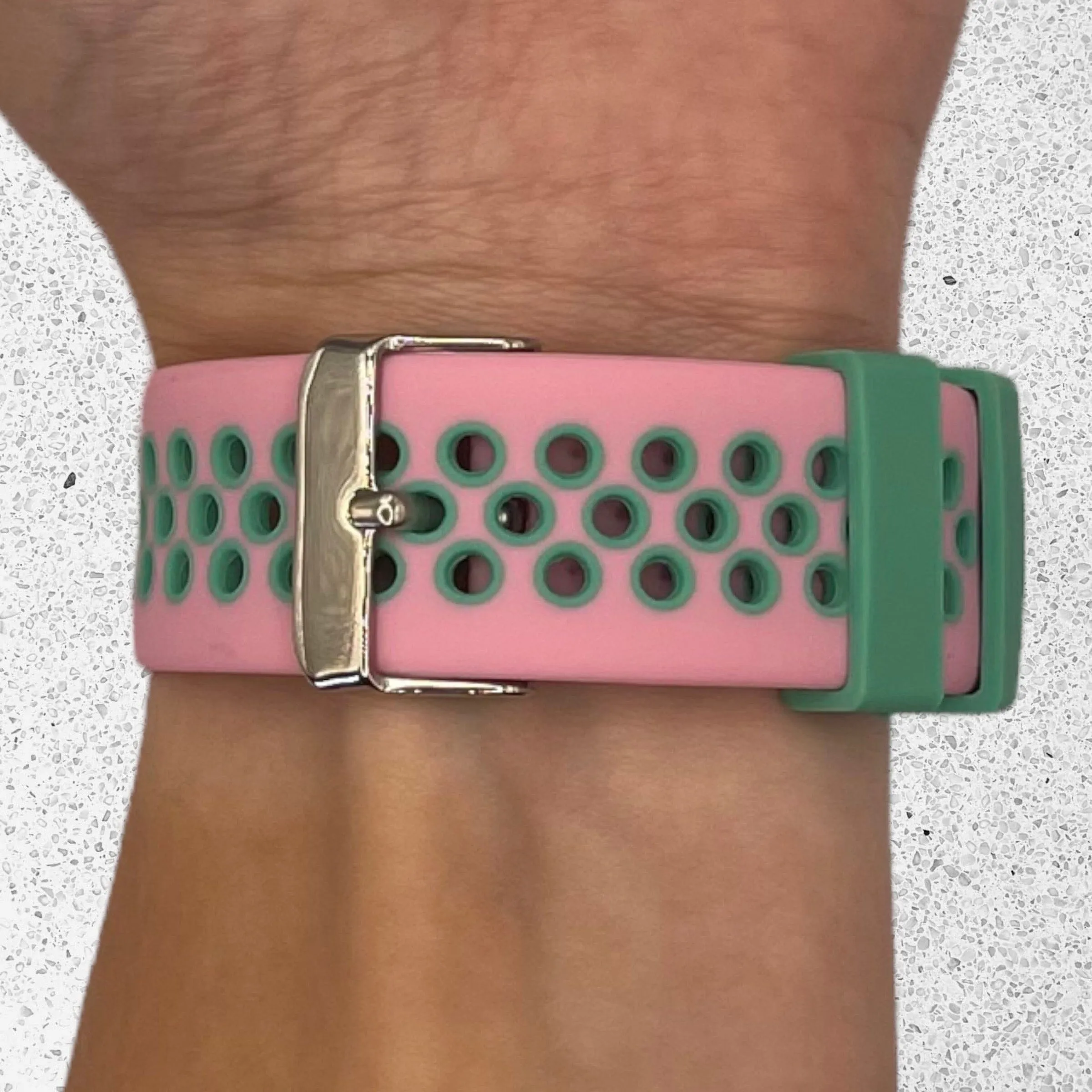 Silicone Sports Straps Compatible with the Fitbit Charge 4