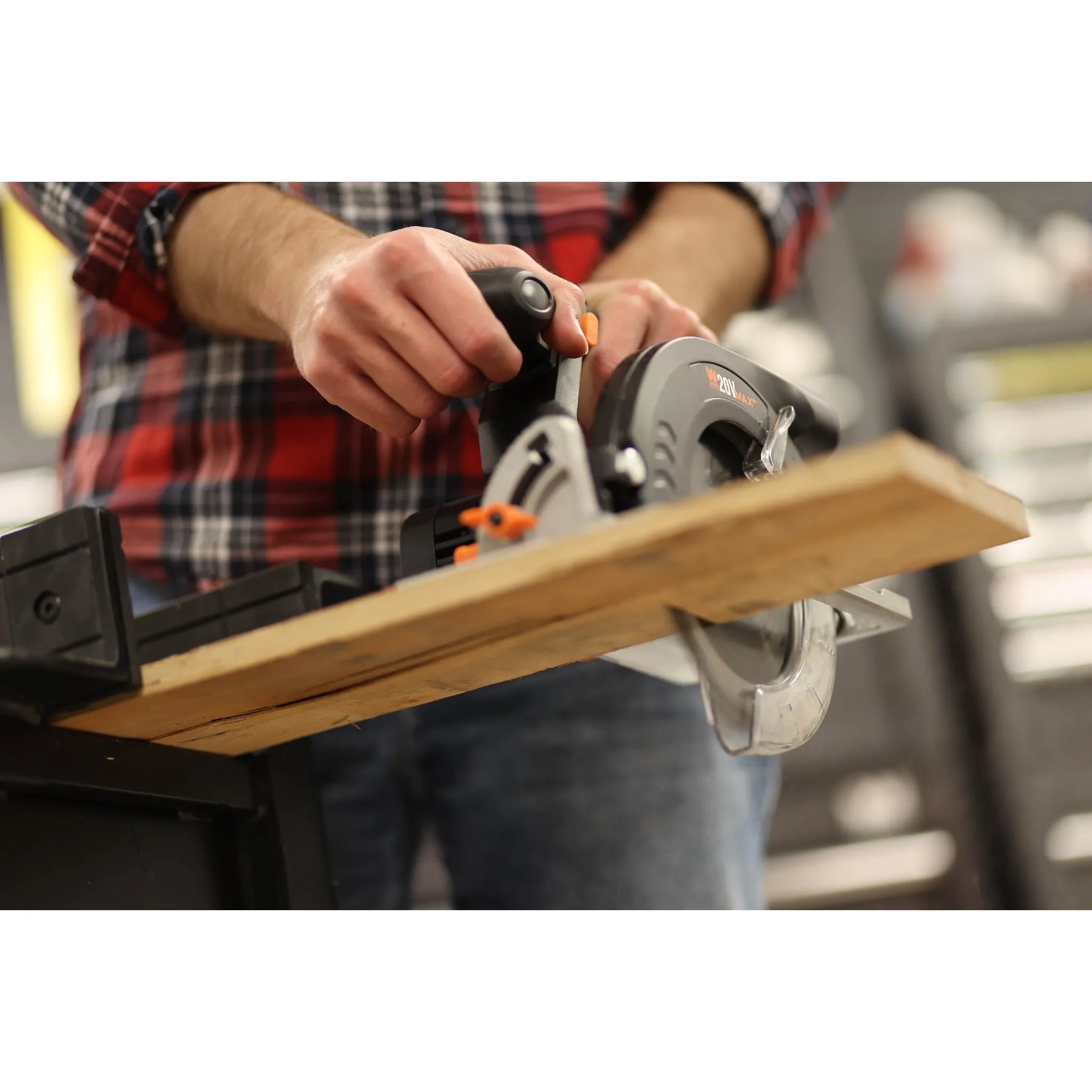 WEN 20625 20V Max 6.5-Inch Cordless Circular Saw with 4.0 Ah Lithium-Ion Battery and Charger